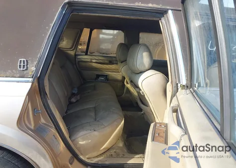 1986 Lincoln Town Car z USA, uszkodzony, nr VIN 1LNBP96F6GY689151